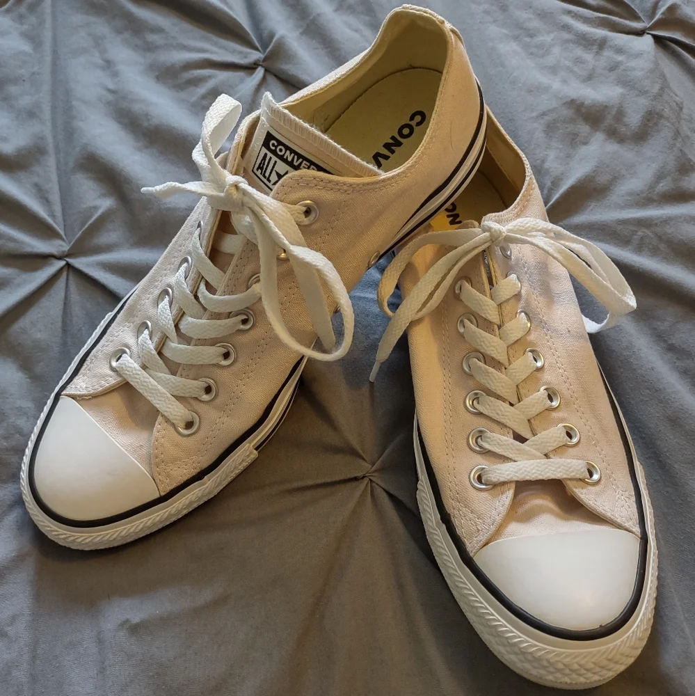 Converse All Star Sneakers Shoes Womens 11 Mens 9 Low Top Very Light Pink Skater - Picture 1 of 9